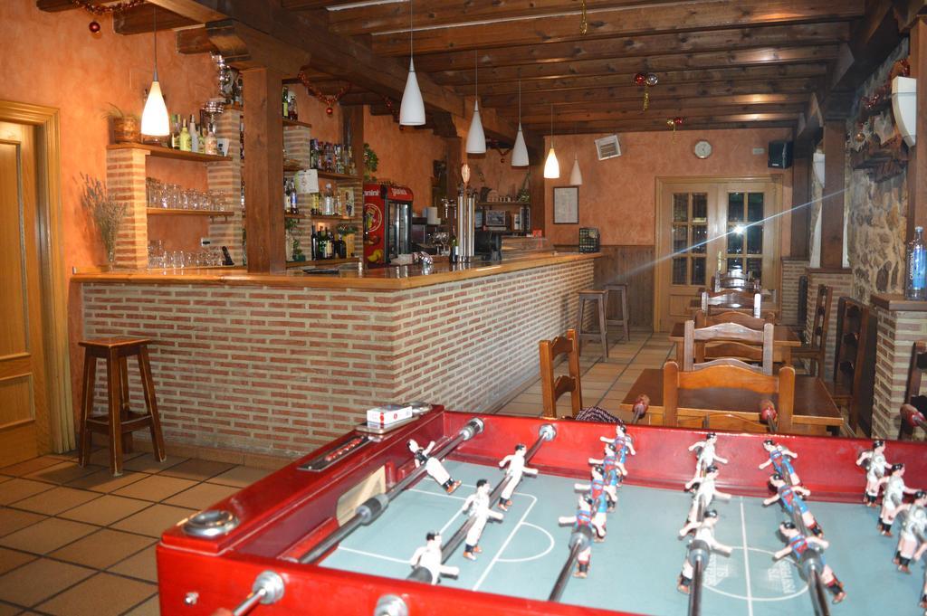 Hostal Revinuesa Exterior photo